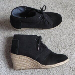 TOMS Black Burlap Suede Ankle Boots Womens Size 8 Espadrille Wedge #681114